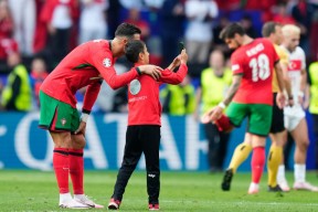 开云体育入口-欧洲重要足球赛事拉开序幕，球员们备战如火如荼()